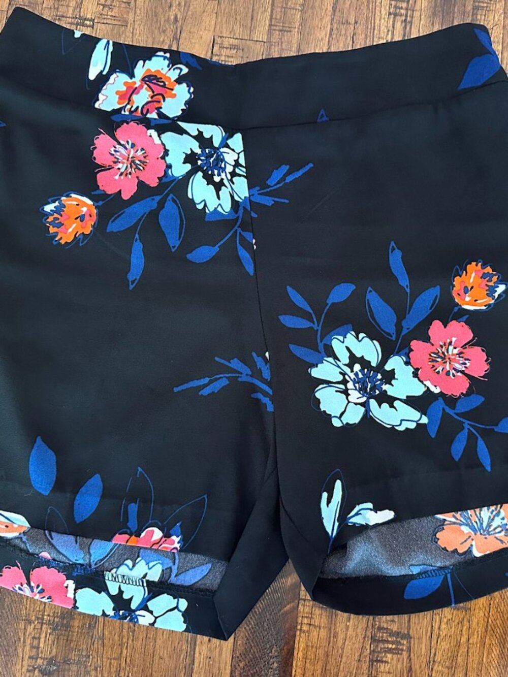 Zac & Rachel Floral Pull-On Shorts Large Smocked Waist Black